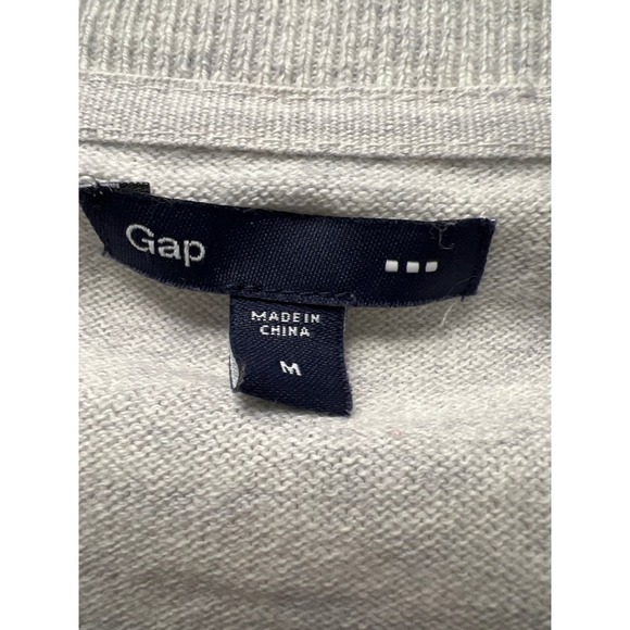 Gap Women’s Crewneck Button Front Long Sleeve Knit Cardigan Sweater Size M Gray - Picture 2 of 3